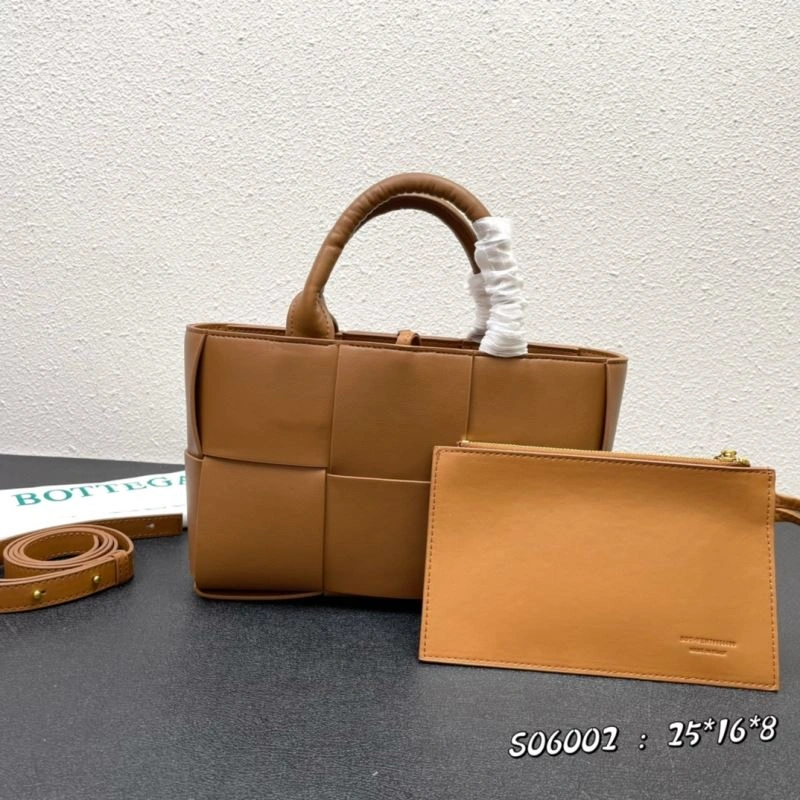 Bottega Veneta Shopping Bags Sleek 84681