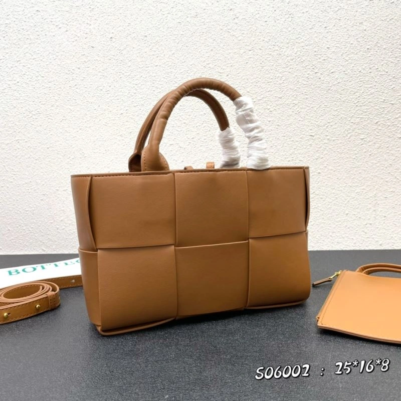 Bottega Veneta Shopping Bags Sleek 84681