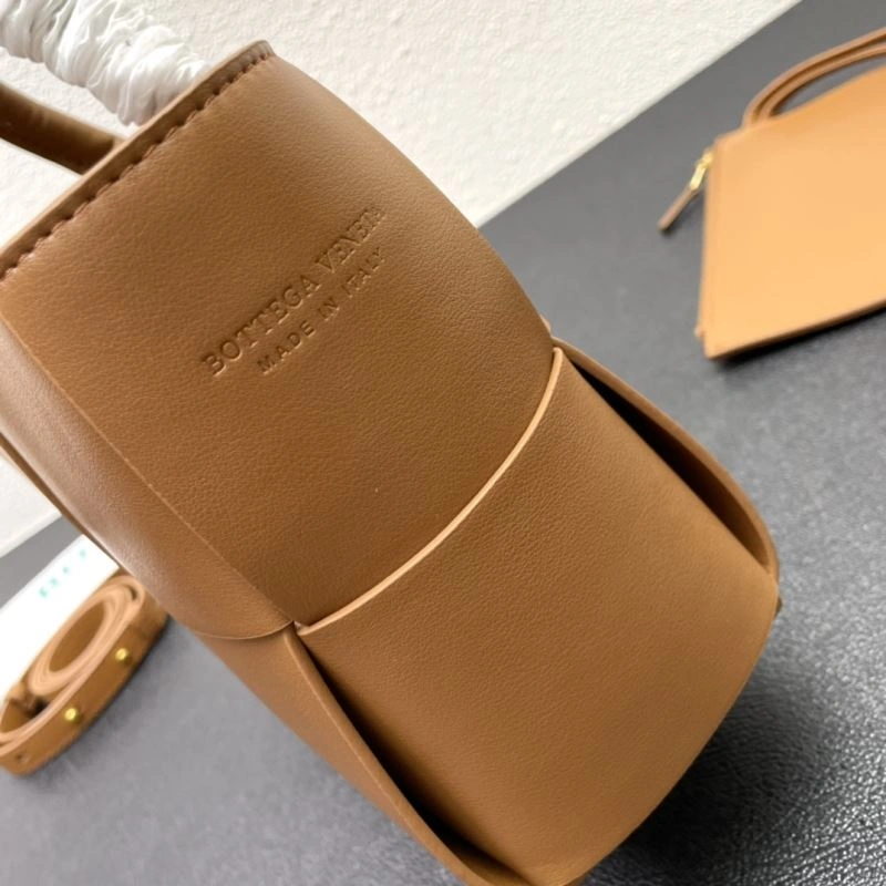 Bottega Veneta Shopping Bags Sleek 84681