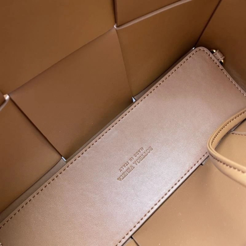 Bottega Veneta Shopping Bags Sleek 84681