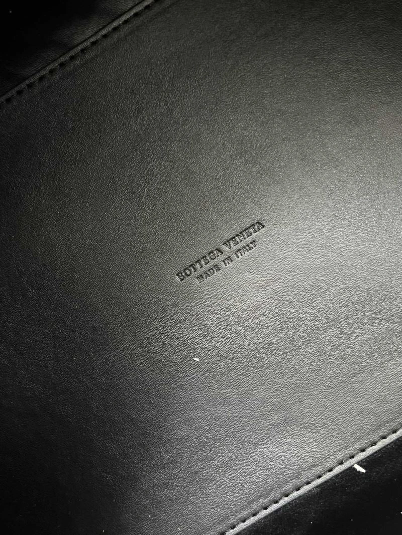 Sporty Bottega Veneta Shopping Bags 84651