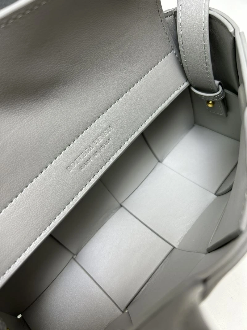 Bottega Veneta Shopping Bags Effortless 84680