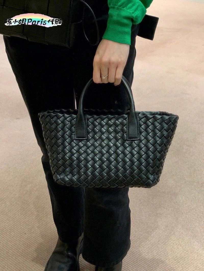 Bottega Veneta Shopping Bags Lightweight 68017