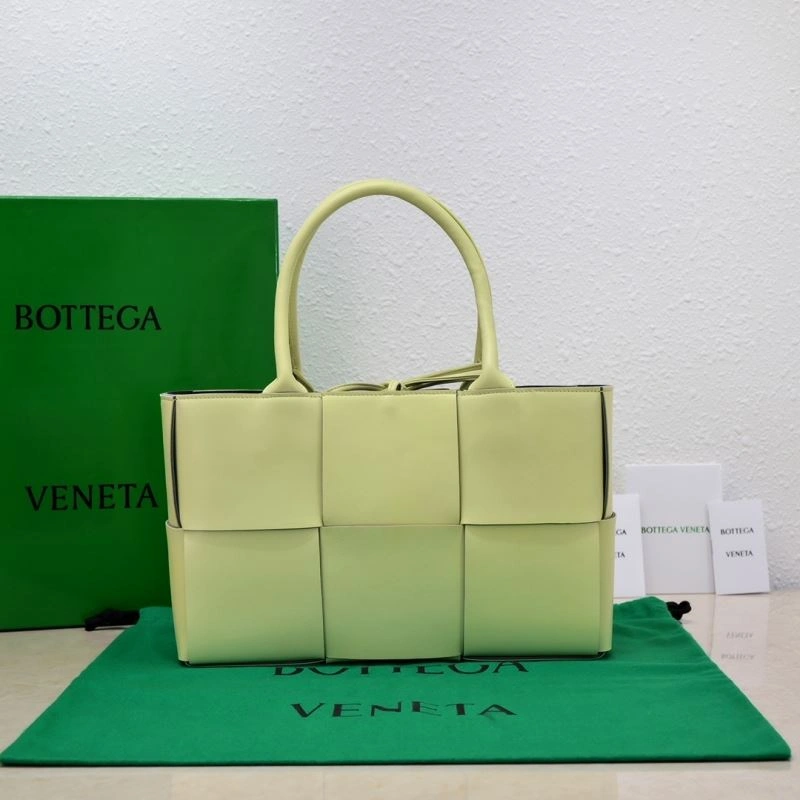 Bottega Veneta Shopping Bags Breathable 68004