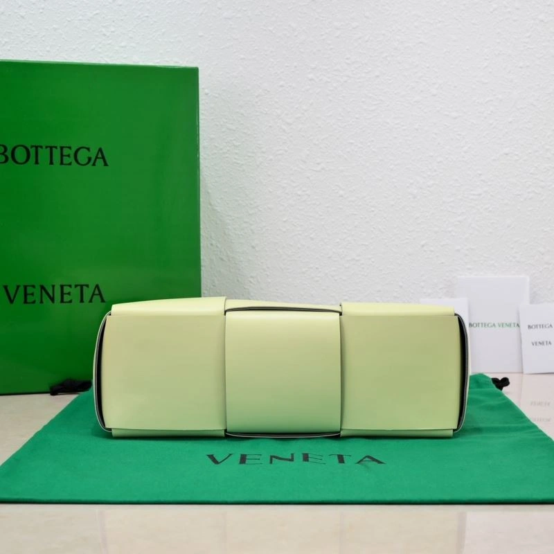 Bottega Veneta Shopping Bags Breathable 68004