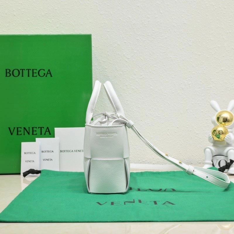 Bottega Veneta Shopping Bags Practical 67940