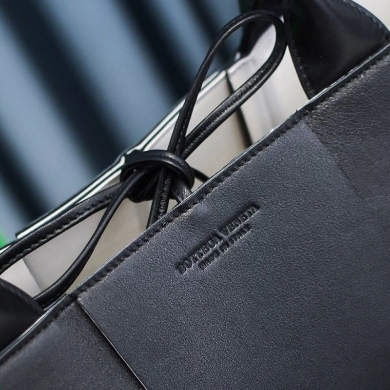 AllSeason Bottega Veneta Shopping Bags 67970