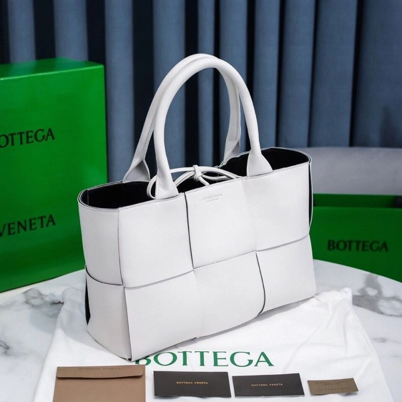 Bottega Veneta Shopping Bags SoftTouch 67928