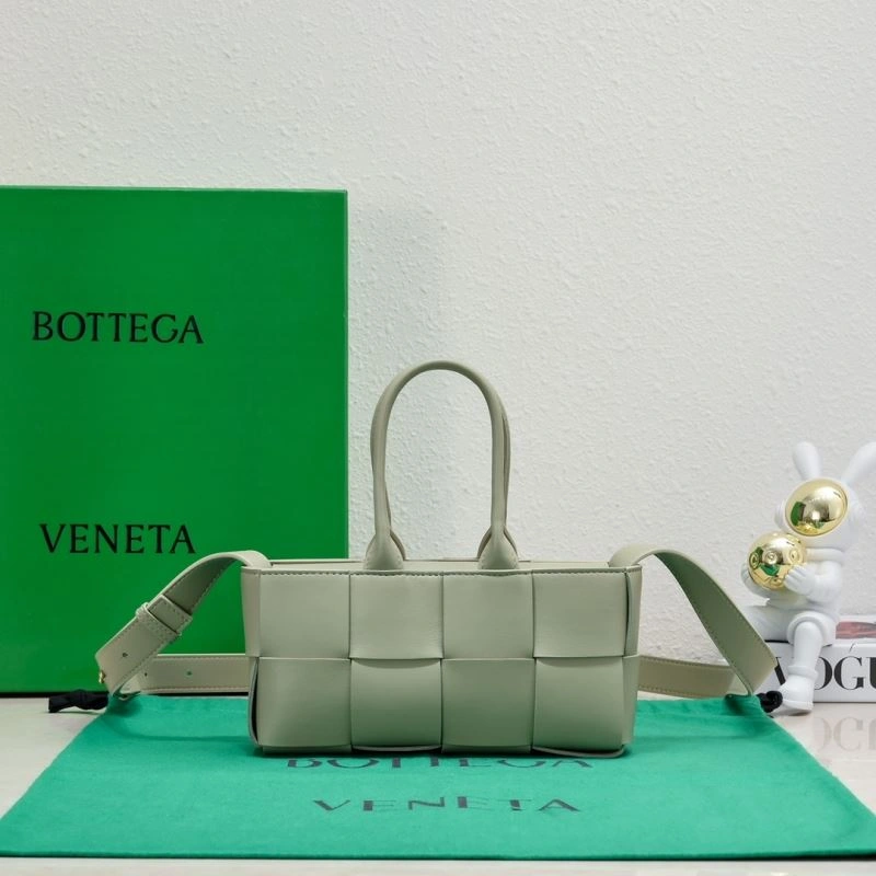 Versatile Bottega Veneta Shopping Bags 67787