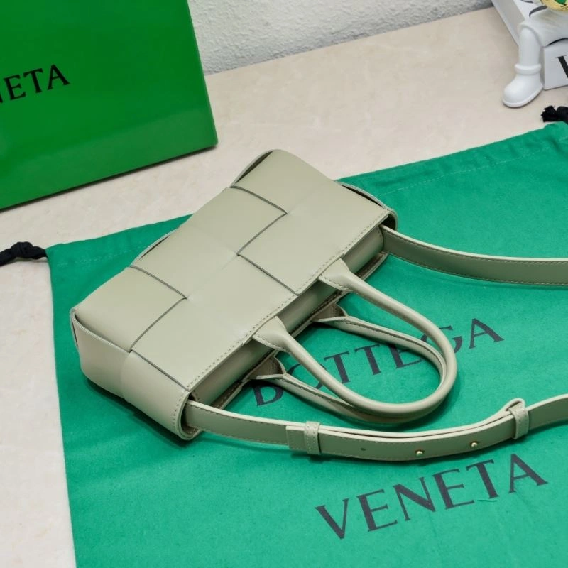 Versatile Bottega Veneta Shopping Bags 67787