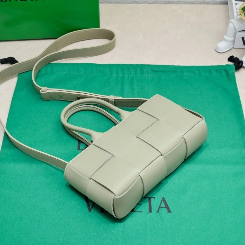 Versatile Bottega Veneta Shopping Bags 67787