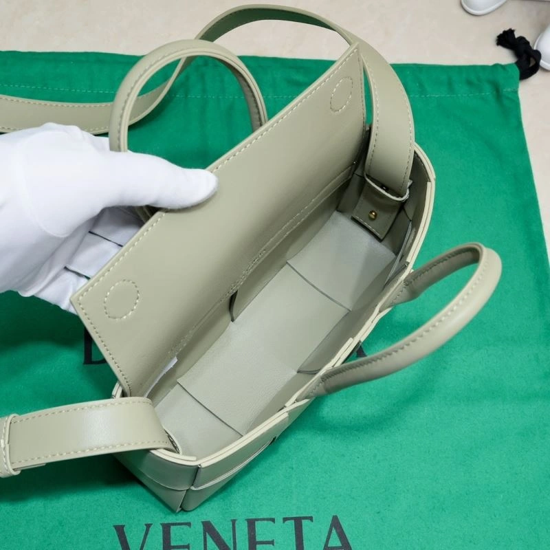 Versatile Bottega Veneta Shopping Bags 67787