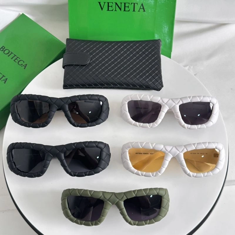 Sporty Bottega Veneta Sunglasses 277052