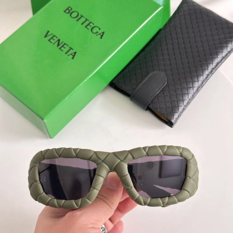 Bold Bottega Veneta Sunglasses 277051