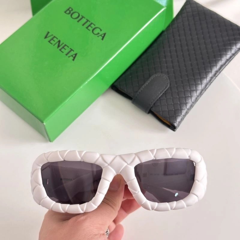 Bold Bottega Veneta Sunglasses 277051