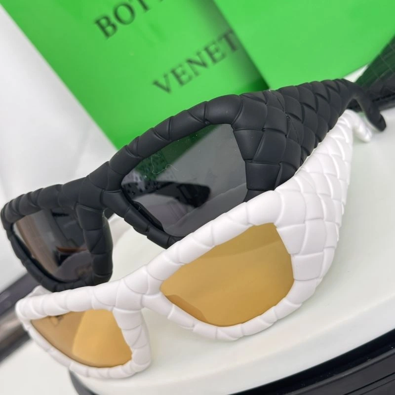 Bold Bottega Veneta Sunglasses 277051