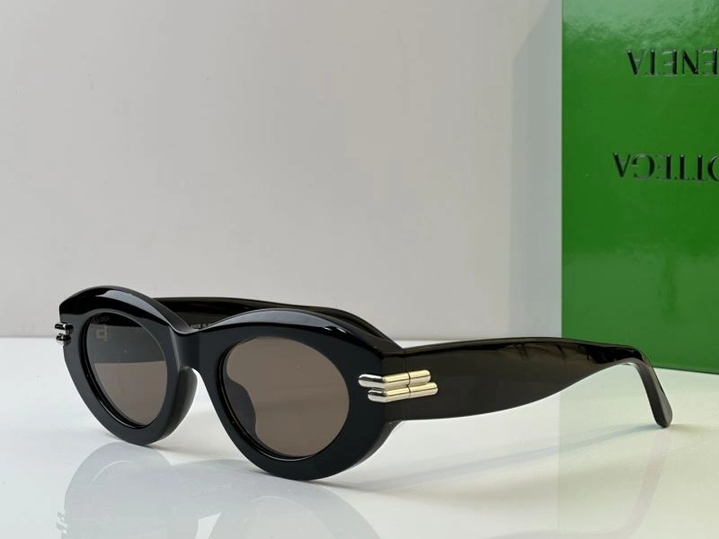 Bottega Veneta Sunglasses Refined 277112