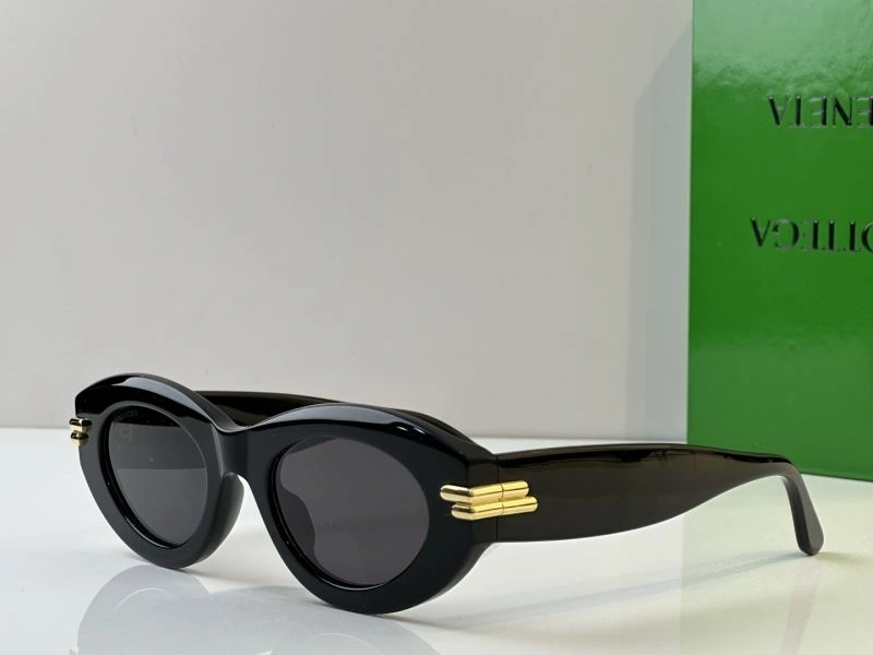 Bottega Veneta Sunglasses Refined 277112