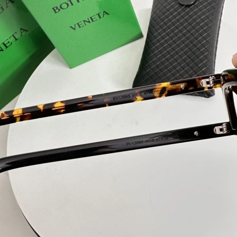 Bottega Veneta Sunglasses Fashionable 277105