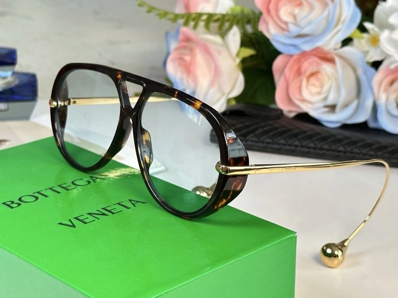 Lightweight Bottega Veneta Sunglasses 277110