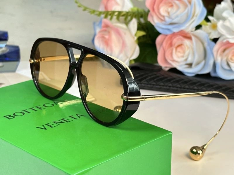 Lightweight Bottega Veneta Sunglasses 277110