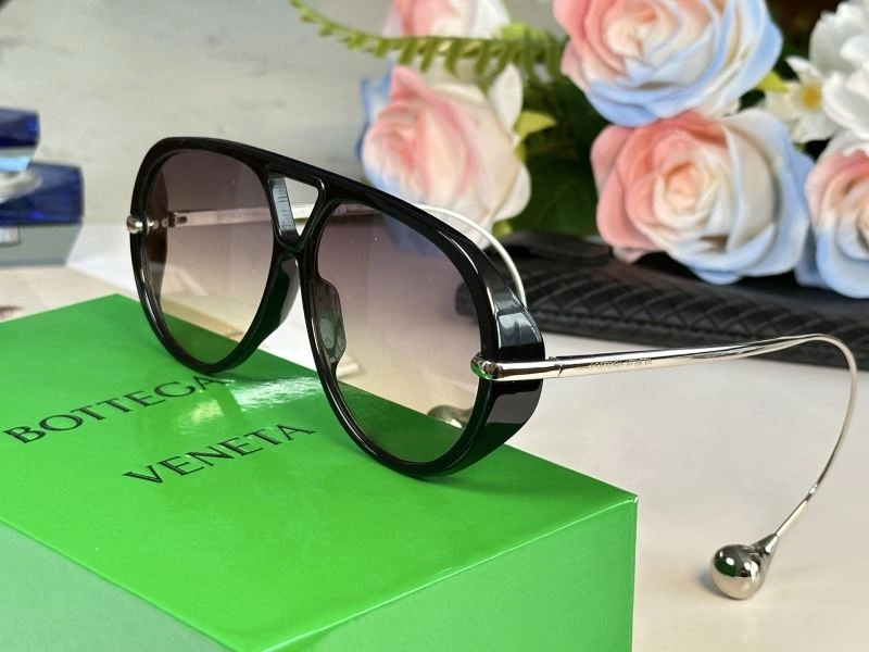 Lightweight Bottega Veneta Sunglasses 277110