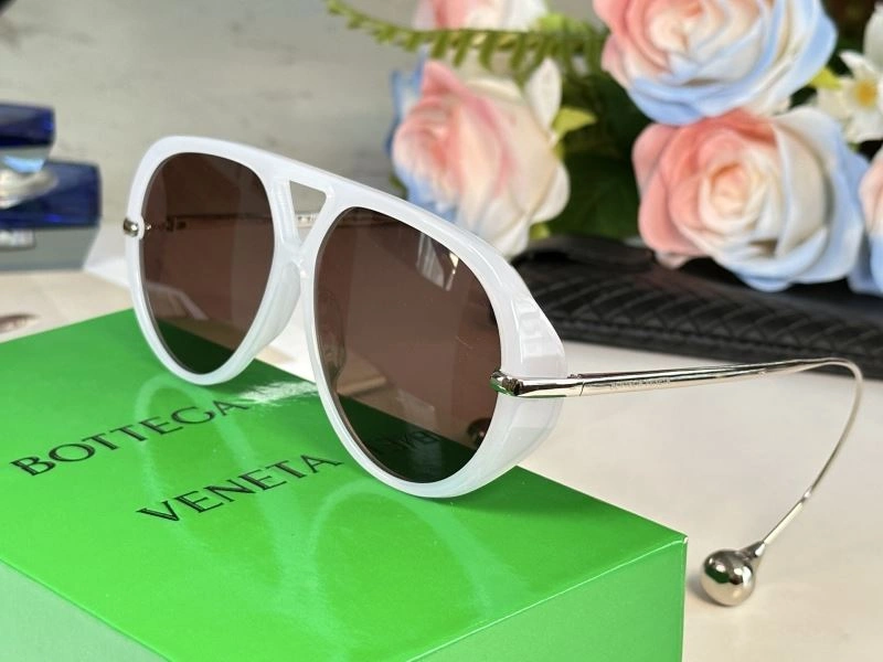 Lightweight Bottega Veneta Sunglasses 277110