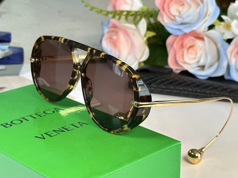 Lightweight Bottega Veneta Sunglasses 277110