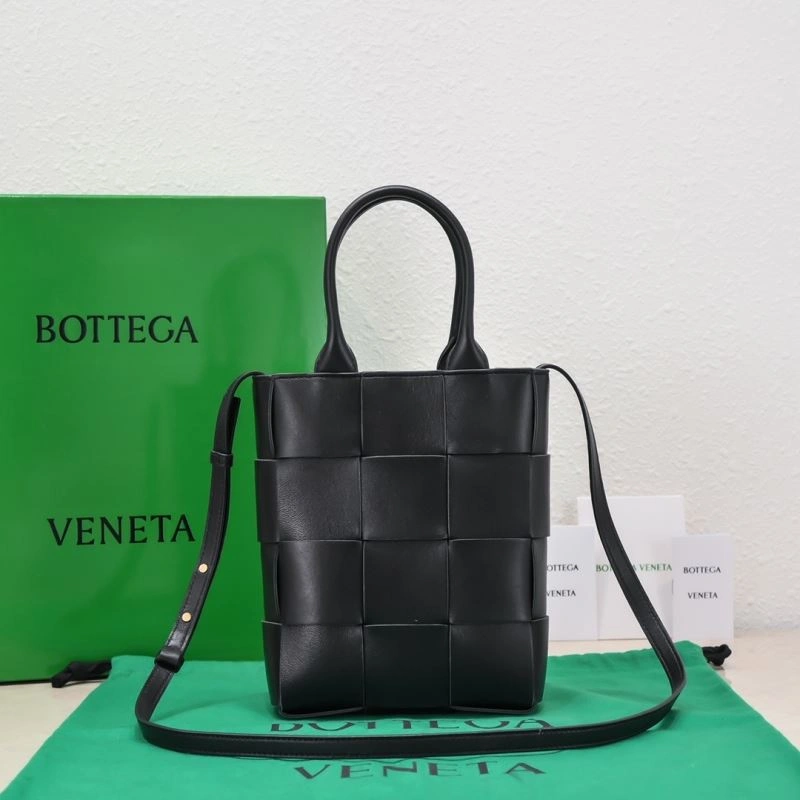 Bottega Veneta Top Handle Bags Snug 68110