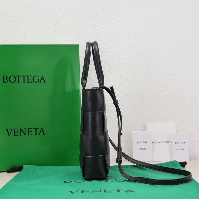 Bottega Veneta Top Handle Bags Snug 68110