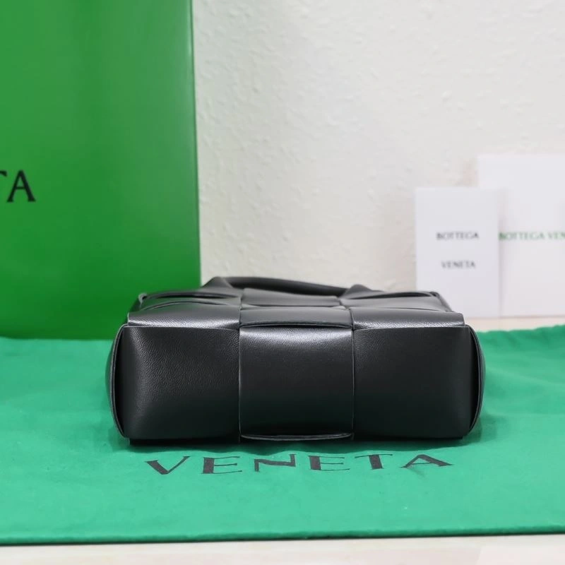 Bottega Veneta Top Handle Bags Snug 68110