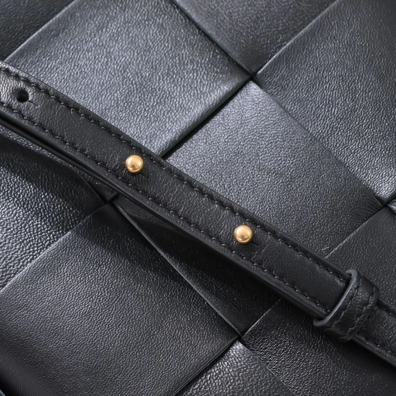 Bottega Veneta Top Handle Bags Snug 68110