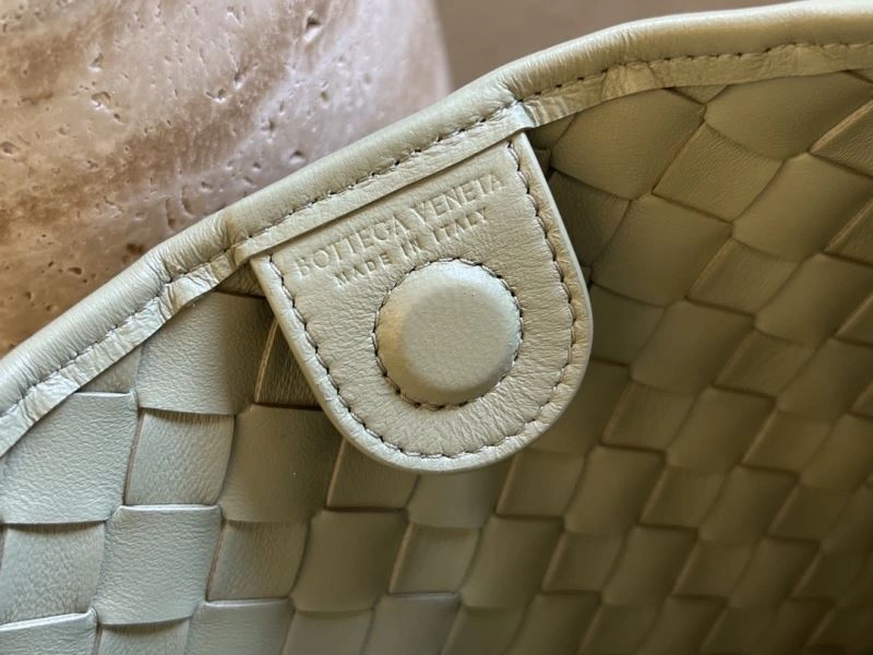 Bold Bottega Veneta Top Handle Bags 67908