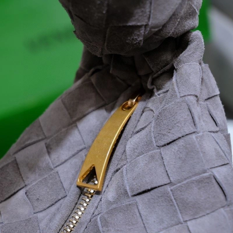 Sporty Bottega Veneta Top Handle Bags 67904