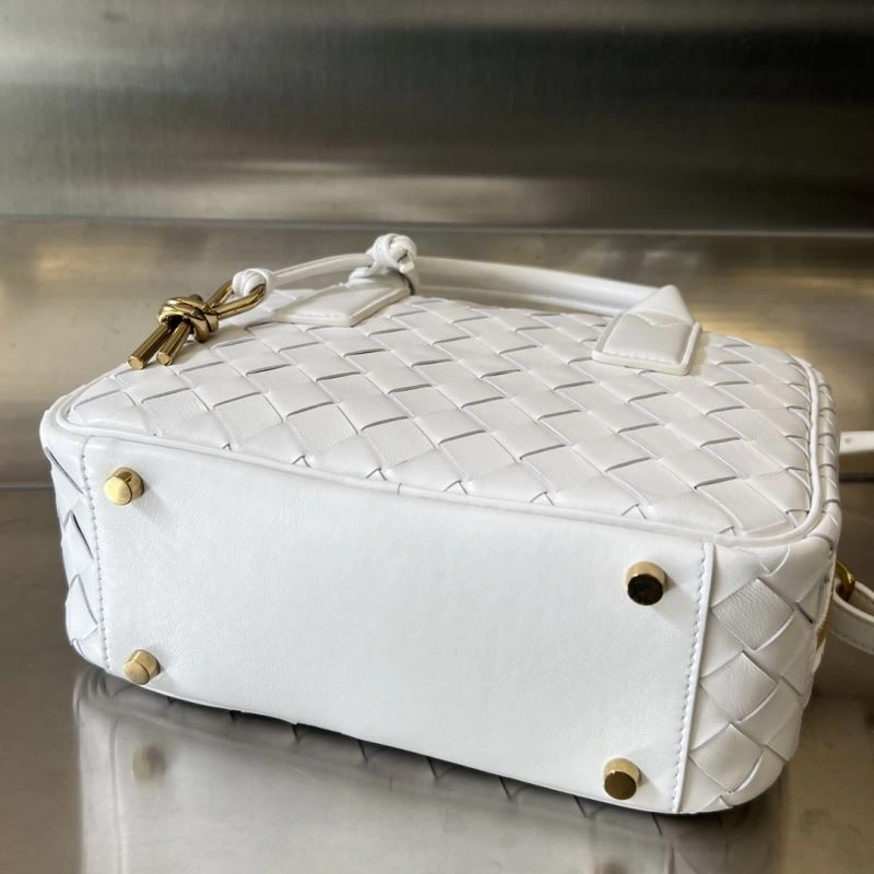 Versatile Bottega Veneta Top Handle Bags 67780
