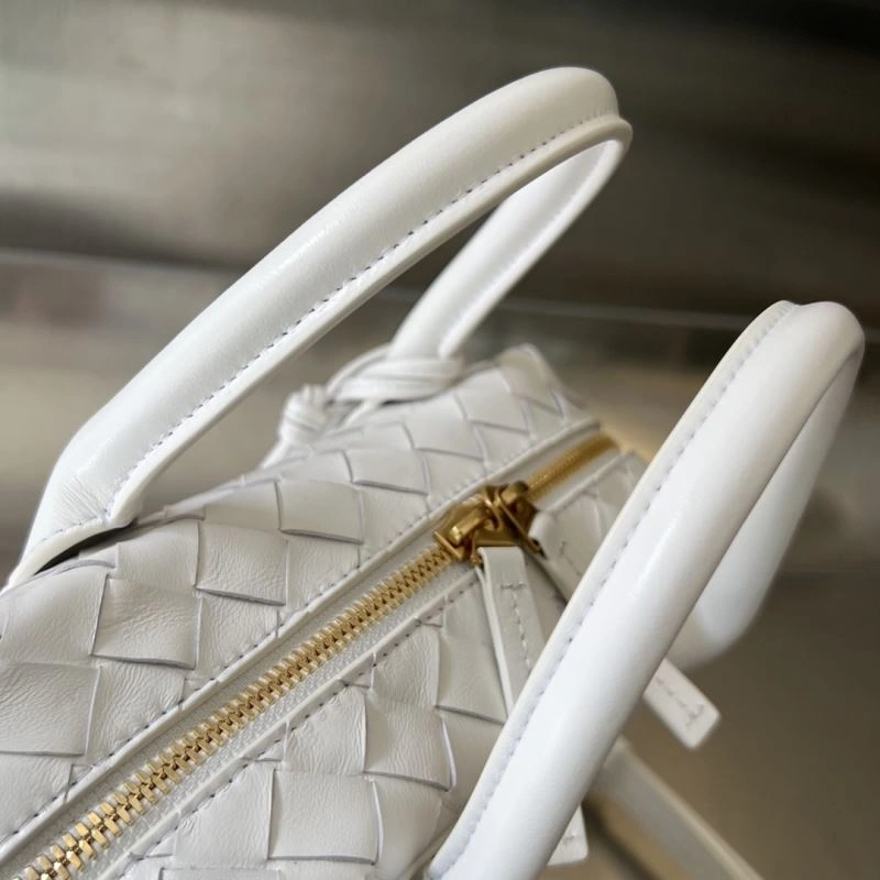Versatile Bottega Veneta Top Handle Bags 67780