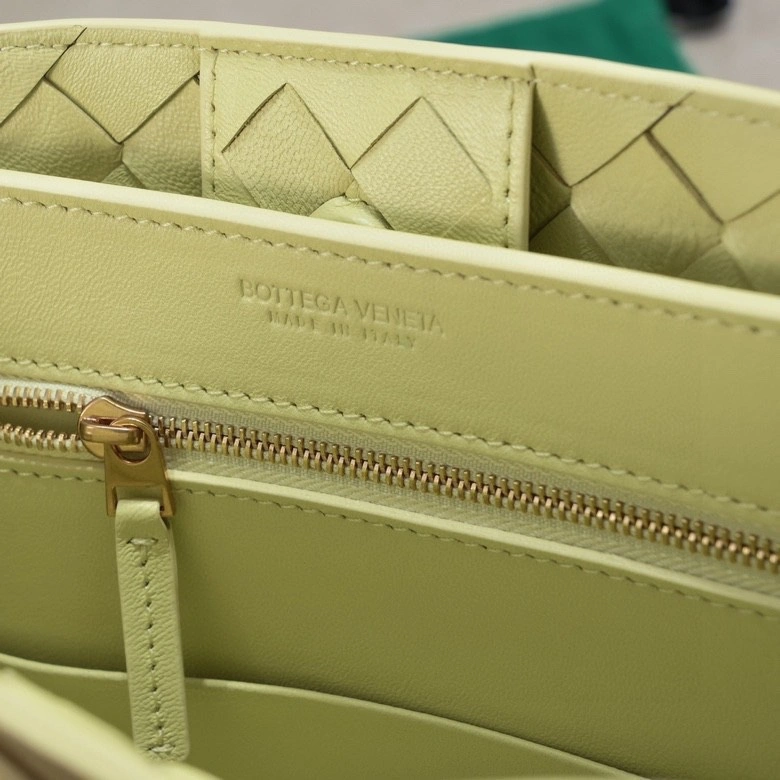 Bottega Veneta Top Handle Bags Breathable 64143