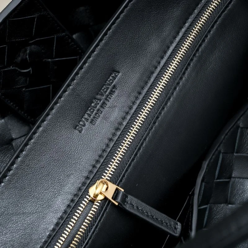 Bottega Veneta Top Handle Bags Sleek 51821