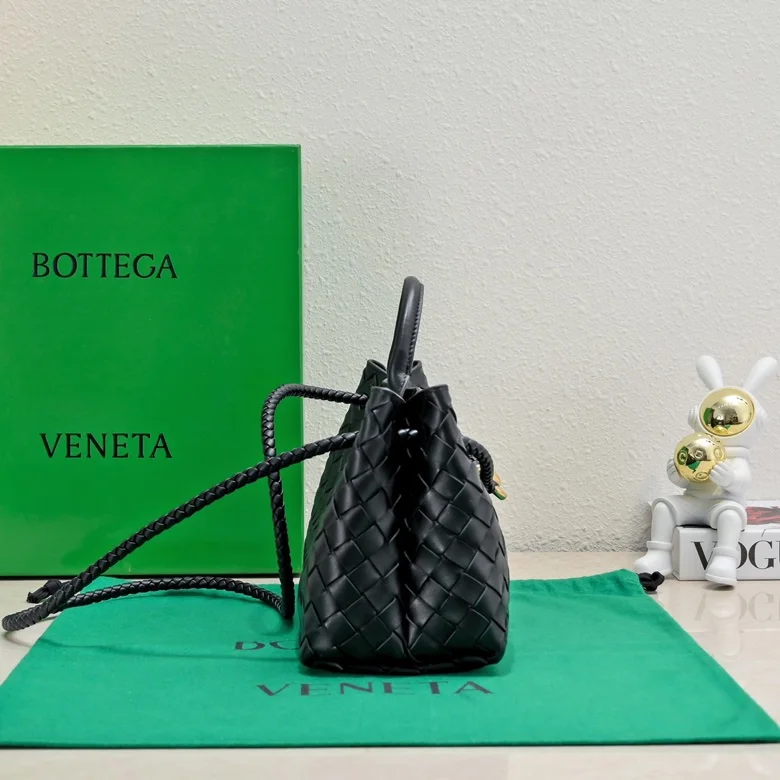Sophisticated Bottega Veneta Top Handle Bags 51847