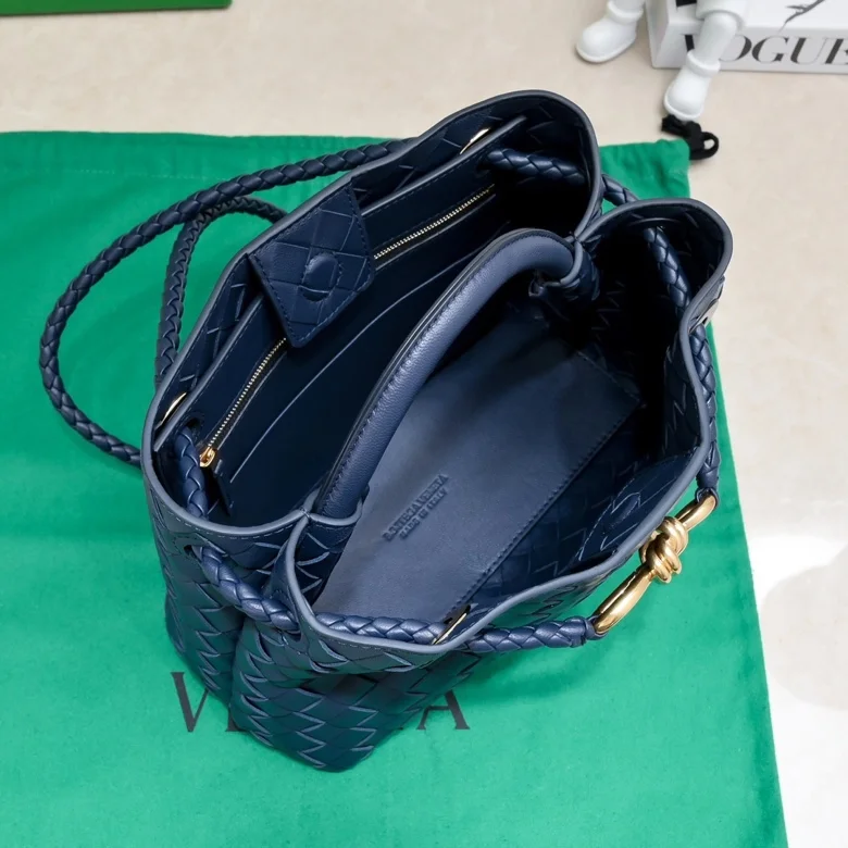 TechFriendly Bottega Veneta Top Handle Bags 51805