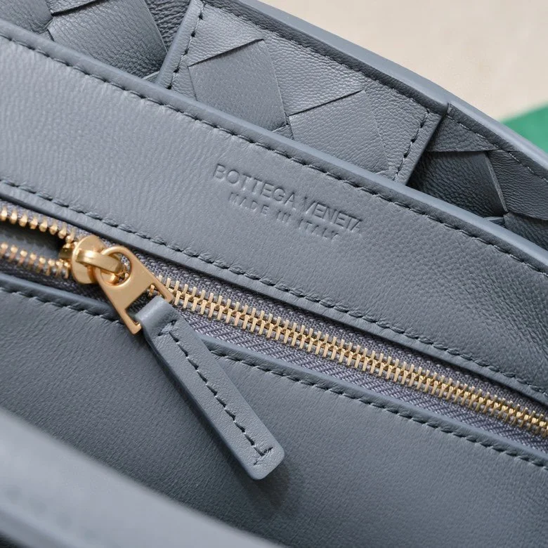Neat Bottega Veneta Top Handle Bags 51807