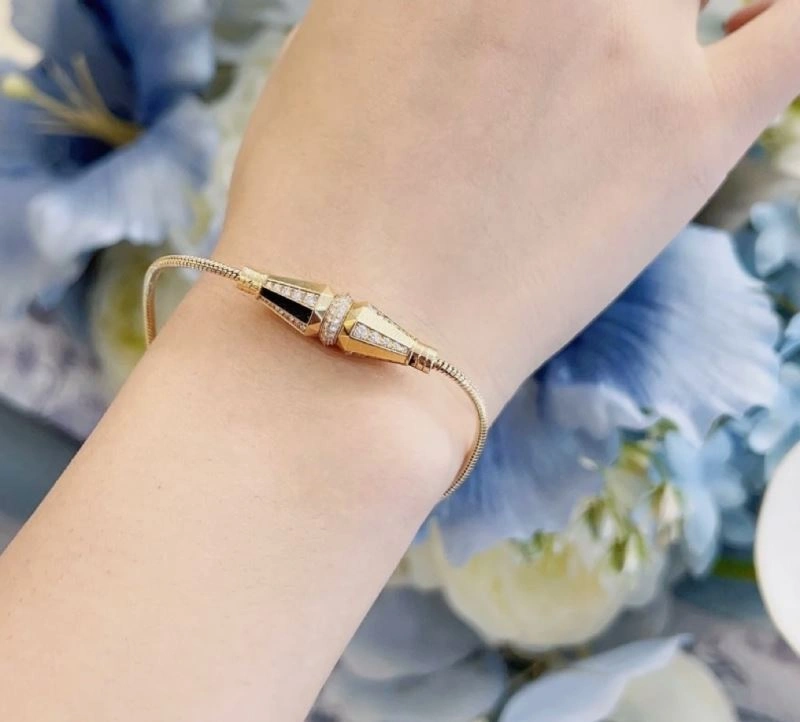 Bold Boucheron Bracelets 214384