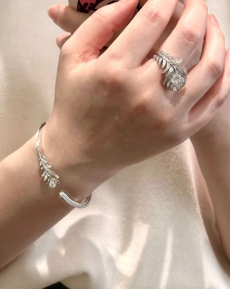 Sophisticated Boucheron Bracelets 210154