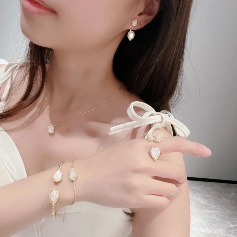 Boucheron Earrings Effortless 214358