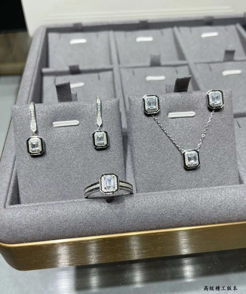 Boucheron Earrings Sporty 212419