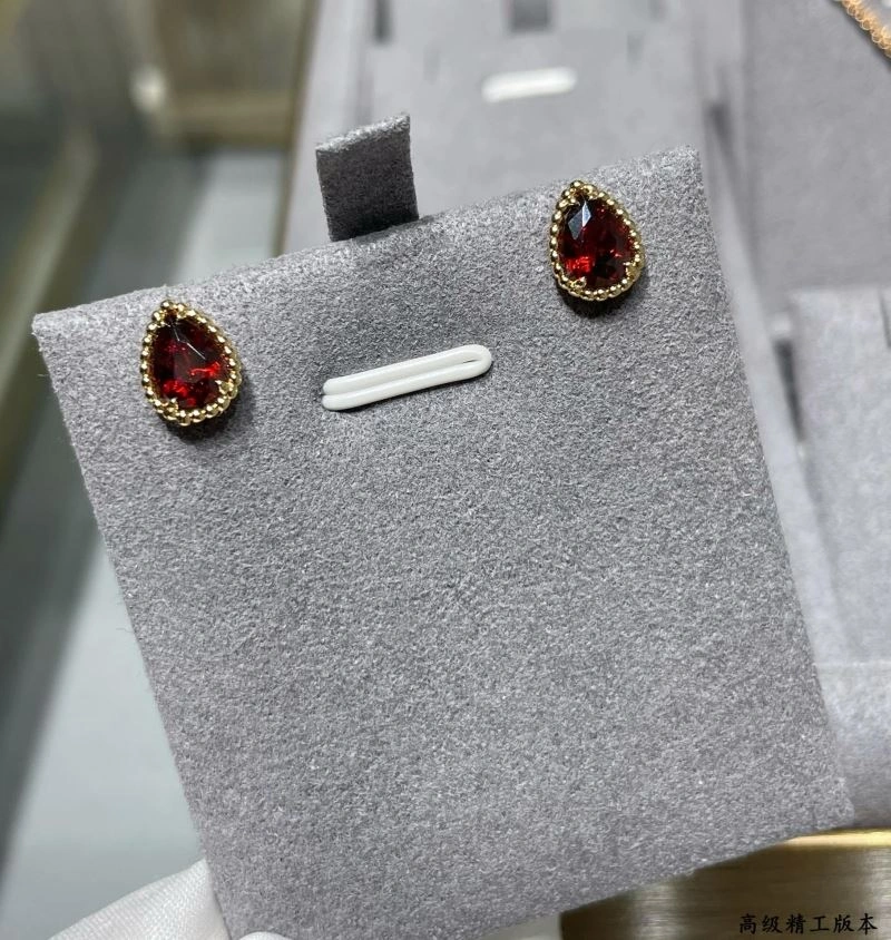 Boucheron Earrings Sleek 212409