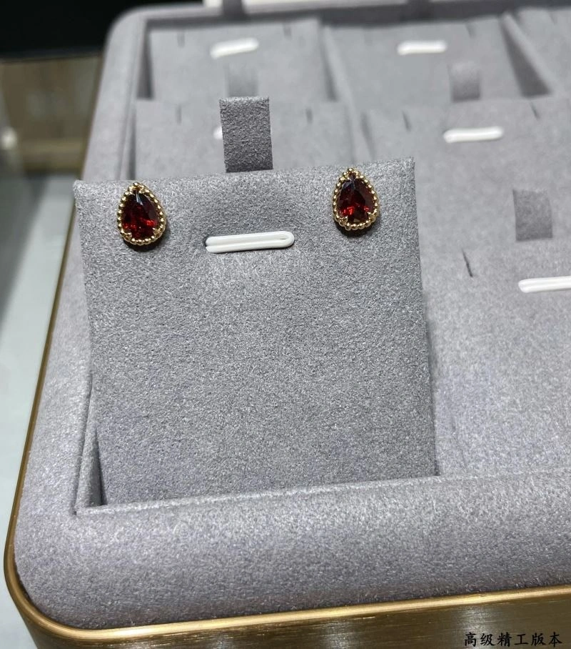 Boucheron Earrings Sleek 212409