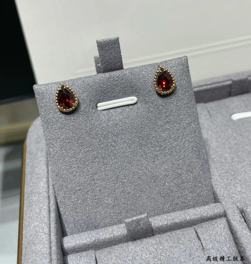 Boucheron Earrings Sleek 212409