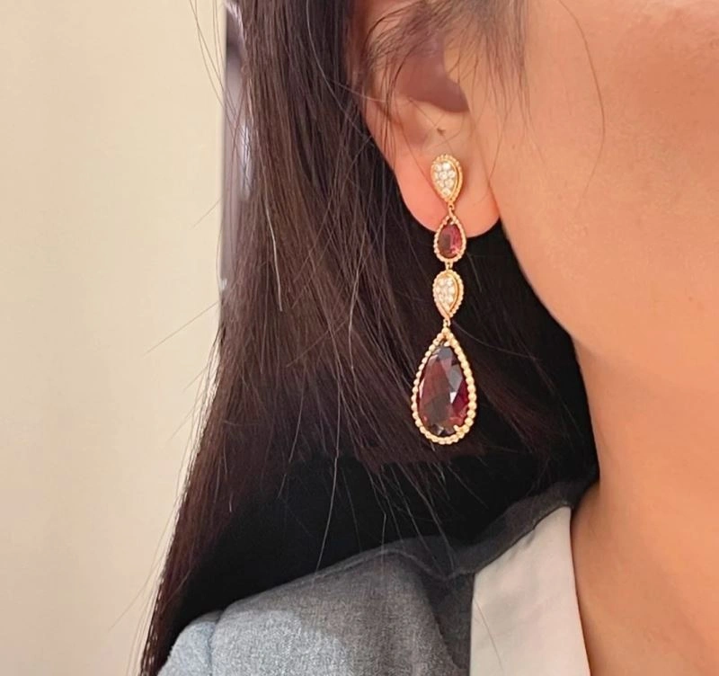 Snug Boucheron Earrings 212406