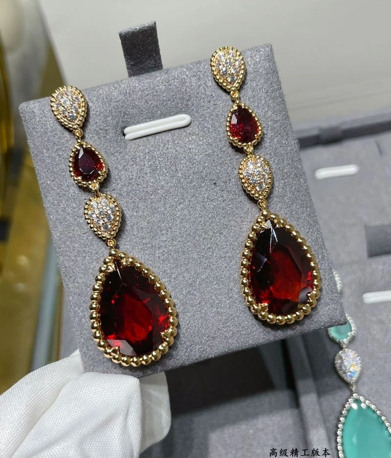 Snug Boucheron Earrings 212406